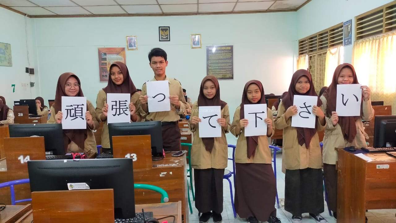 Hibryd Learning Japanese Class MAN 2 Yogyakarta