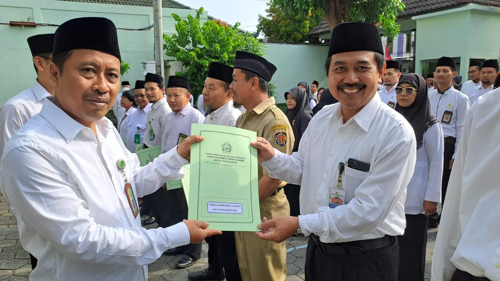 Kepala MAN 2 Yogyakarta Menerima SK Kenaikan Pangkat
