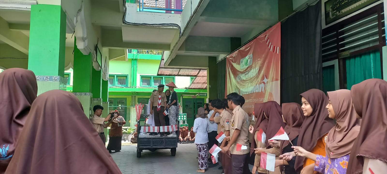 Teaterikal Semarakkan Peringatan Hari Pahlawan di MAN 2 Yogyakarta