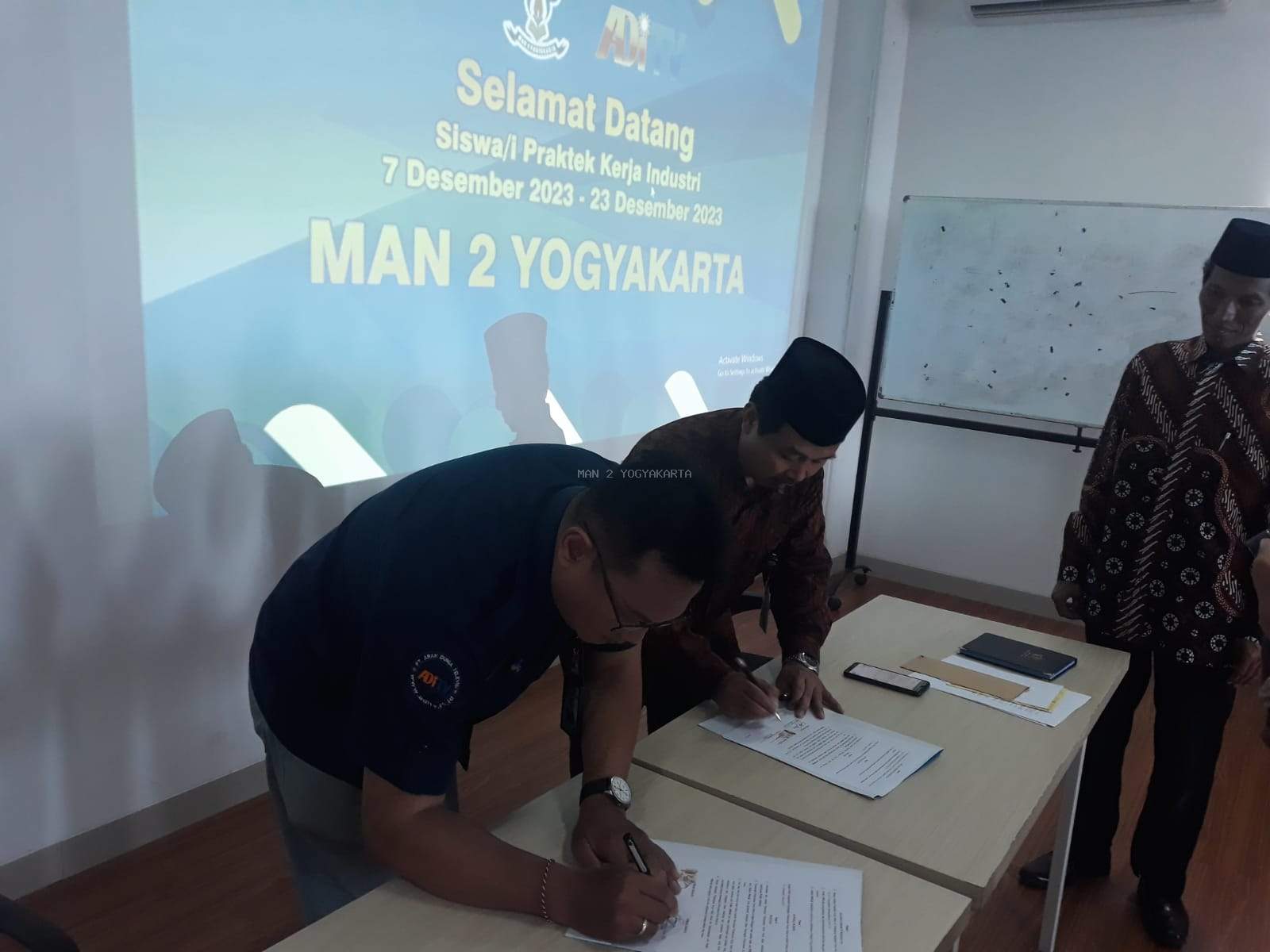 Broadcasting dan Film MAN 2 Yogyakarta MOU dengan AdiTV