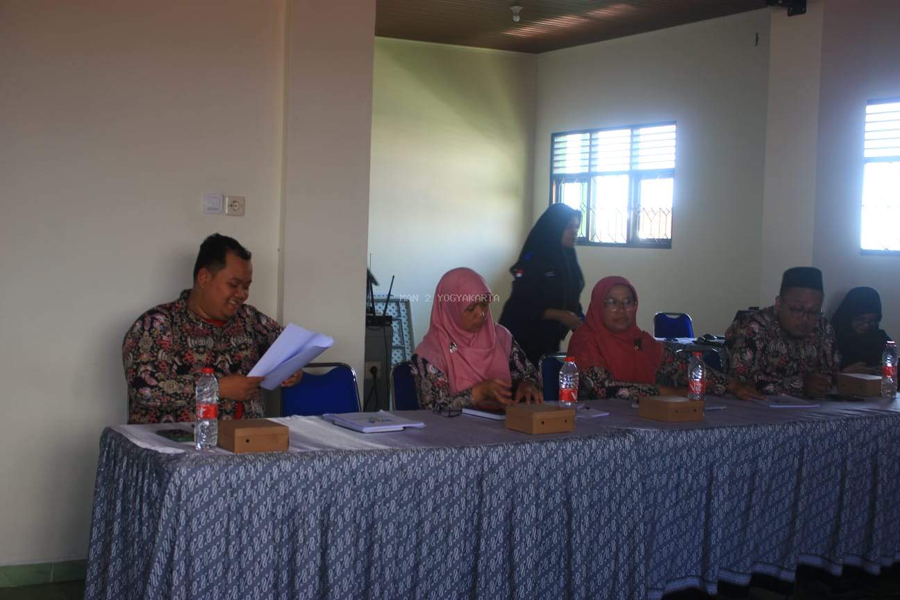 MPK - OSIS ROUDHATUL ULUM MAN 2 Yogyakarta  Tahun 2023/2024  BAHAS AD/ART 