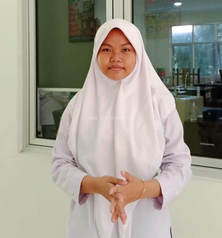 Asti Mulayaningsih, Siswa MAN 2 Yogyakarta Juara 3 Festival Fisika UAD Kategori Essay