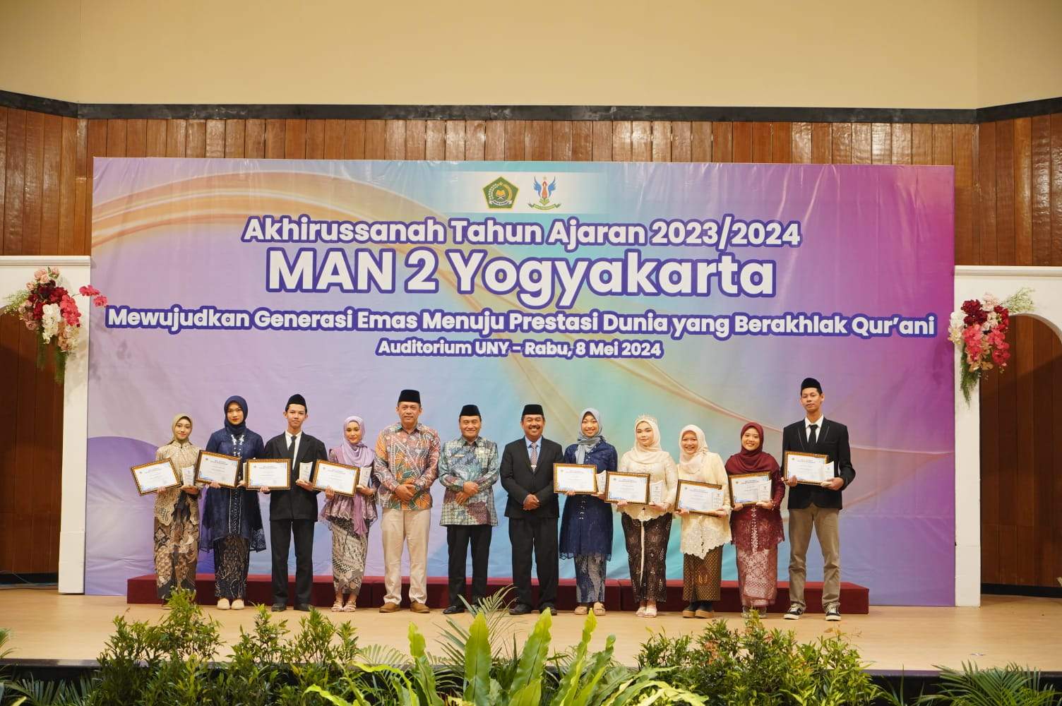 Penghargaan Siswa Berprestasi Akademik pada Akhirusanah MAN 2 Yogyakarta