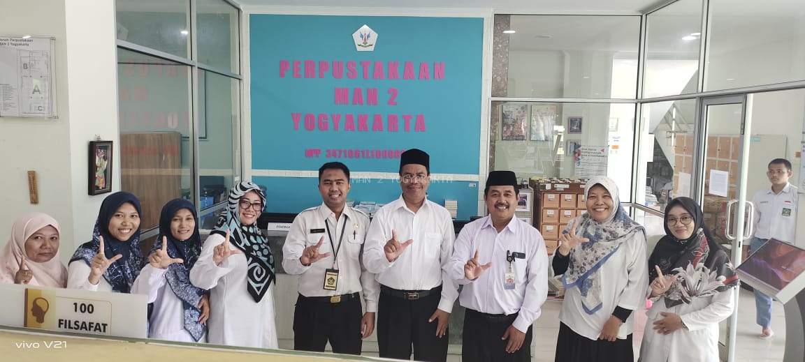 Perpustakaan MAN 2 Yogyakarta menjadi objek Study Tiru MTSn 7 Bantul