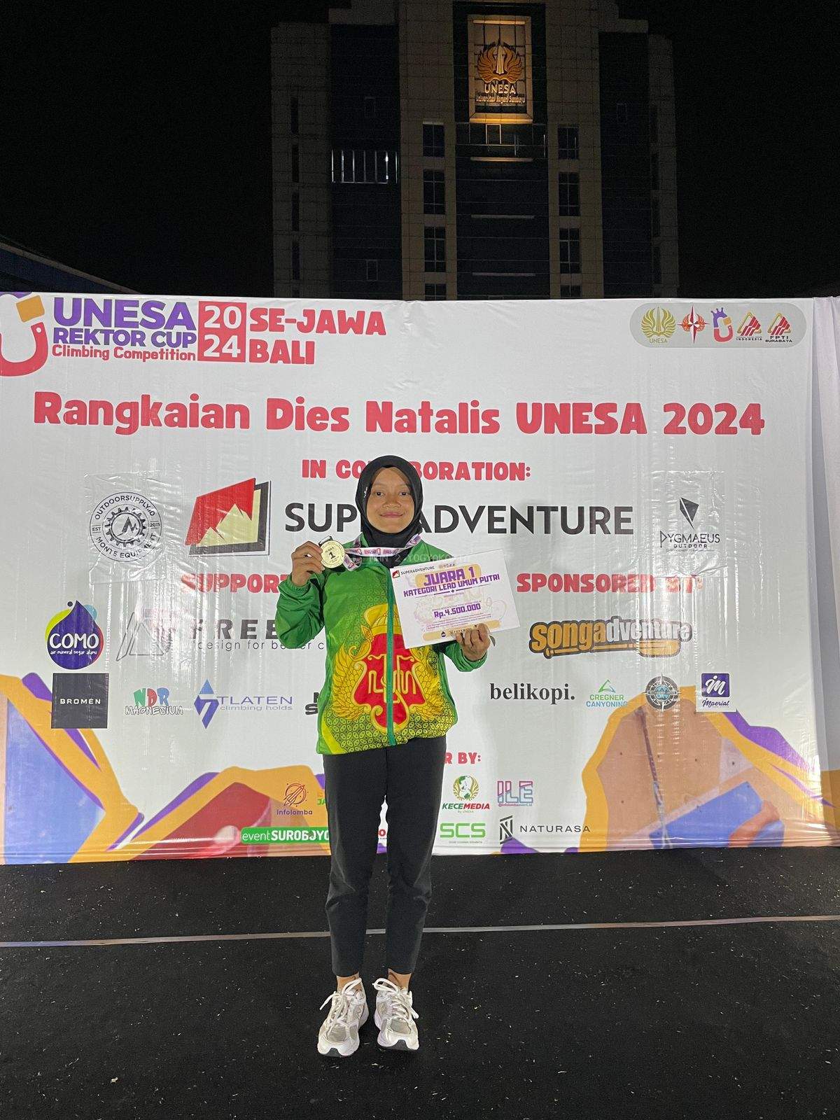Taqiya Nur Azizah Siswa KKO MAN 2 Yogyakarta, Juara 1 Unesa Rektor Cup Climbing Competition Se Jawa dan Bali 2024