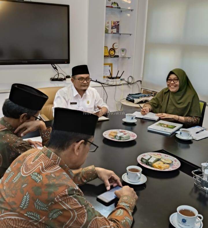 Ketua Tim PZI MAN 2 Yogyakarta Kunjungi MAN IC Serpong untuk Tingkatkan Persiapan Penilaian TPN