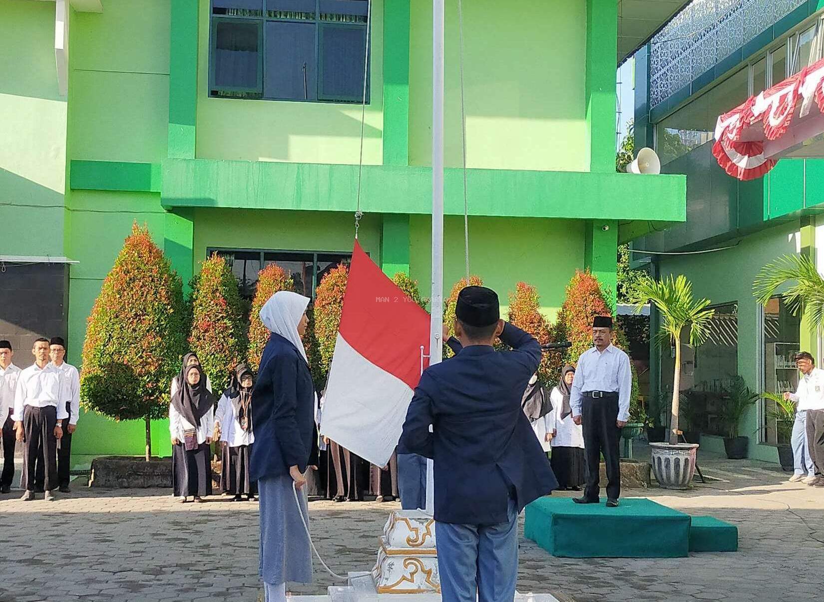 Membangun Semangat Kebangsaan, MAN 2 Yogyakarta Adakan Upacara Bendera 