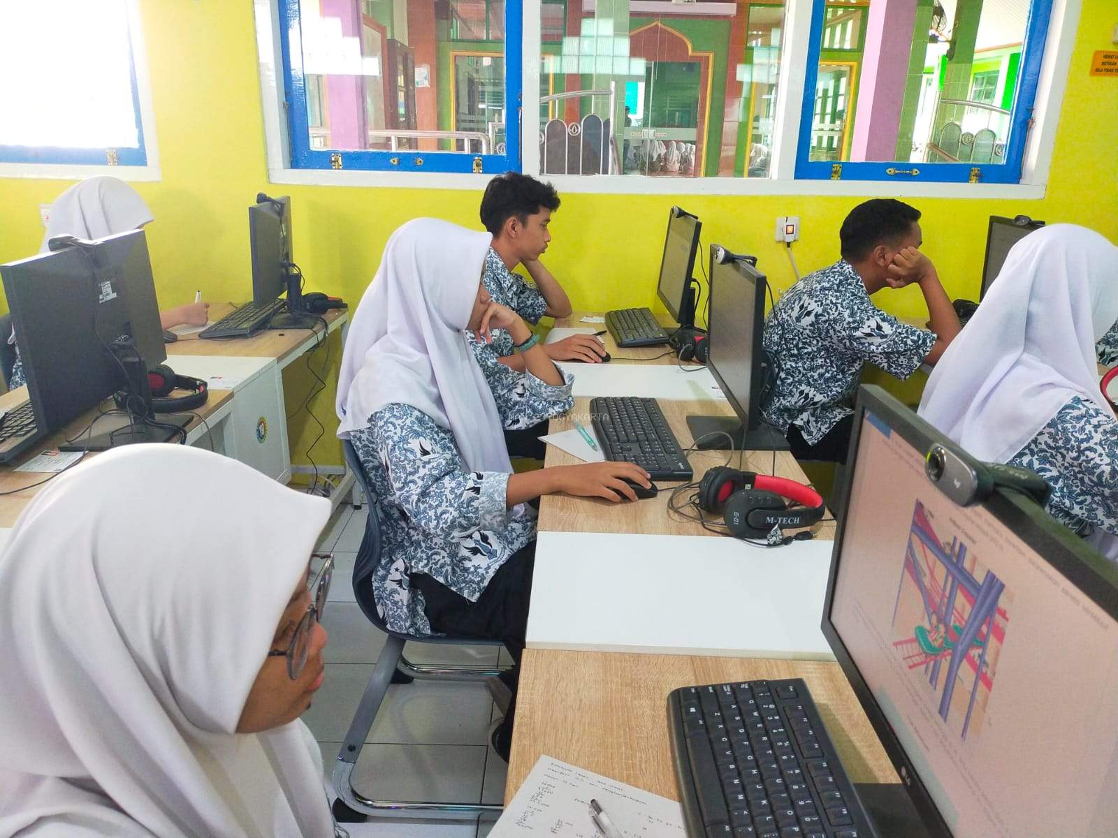 Lancar dan Tertib, MAN 2 Yogyakarta Laksanakan ANBK Hari Terakhir