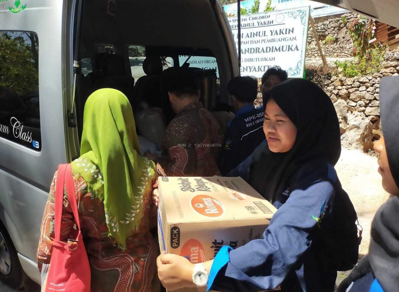 MAN 2 Yogyakarta rayakan milad dengan berbagi di Ponpes Ainul Yakin Gunungkidul