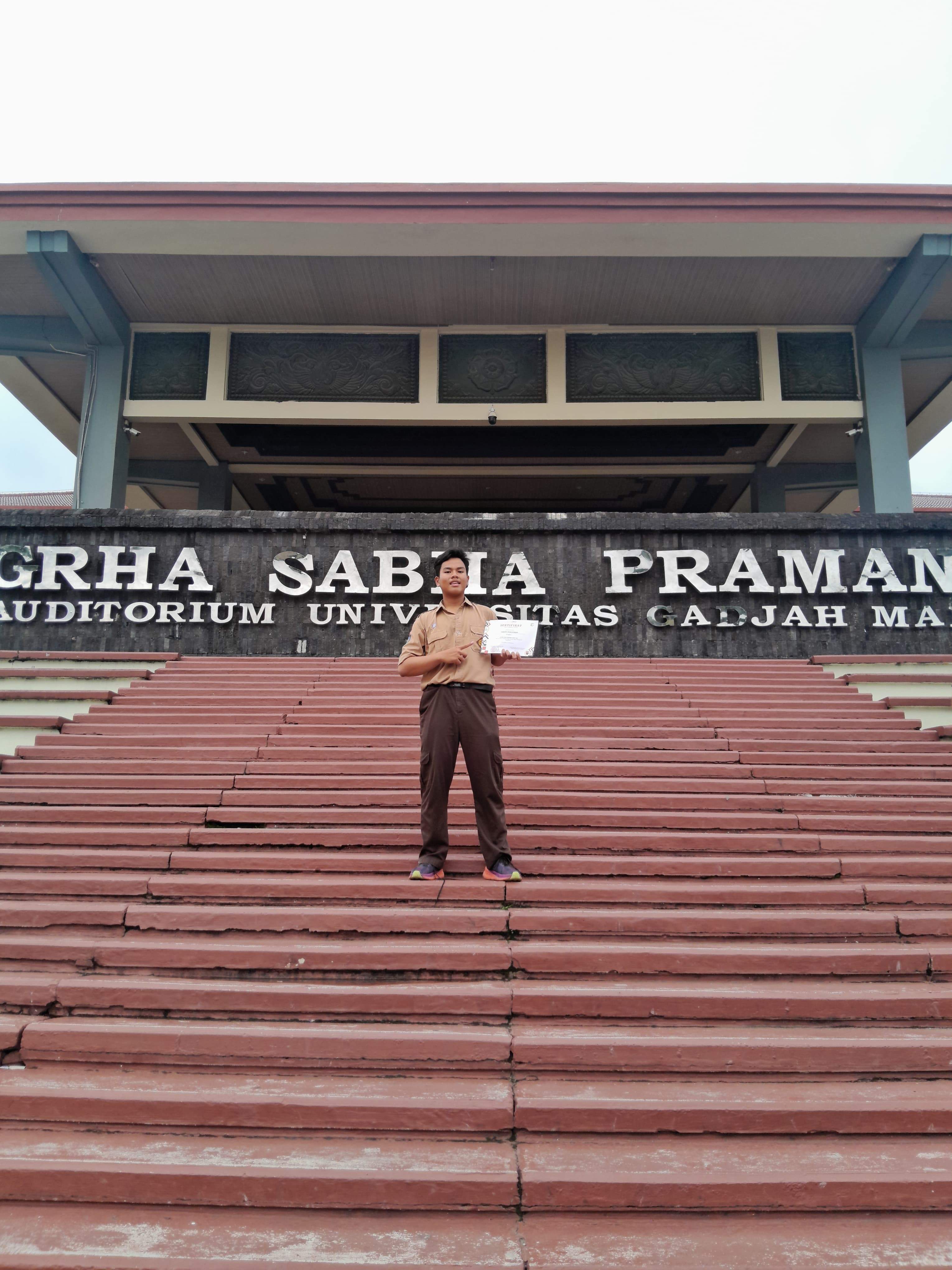 Imron Nurosyidin, Siswa MAN 2 Yogyakarta Juara 1 Lomba Esai Pemeran Arsip UGM 2024