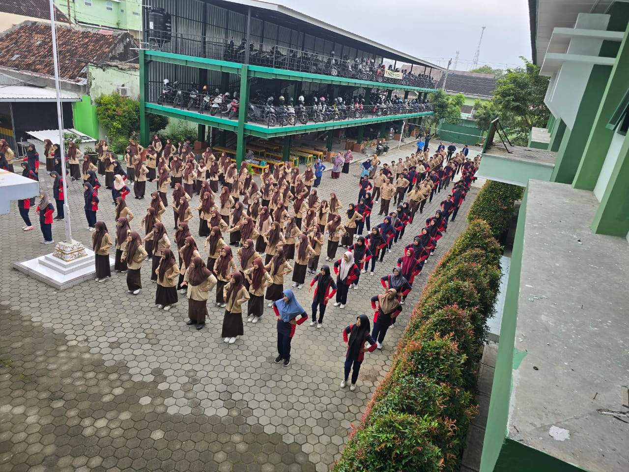 MAN 2 Yogyakarta Gelar Senam Pagi untuk Kelas XI, Siapkan Generasi Emas