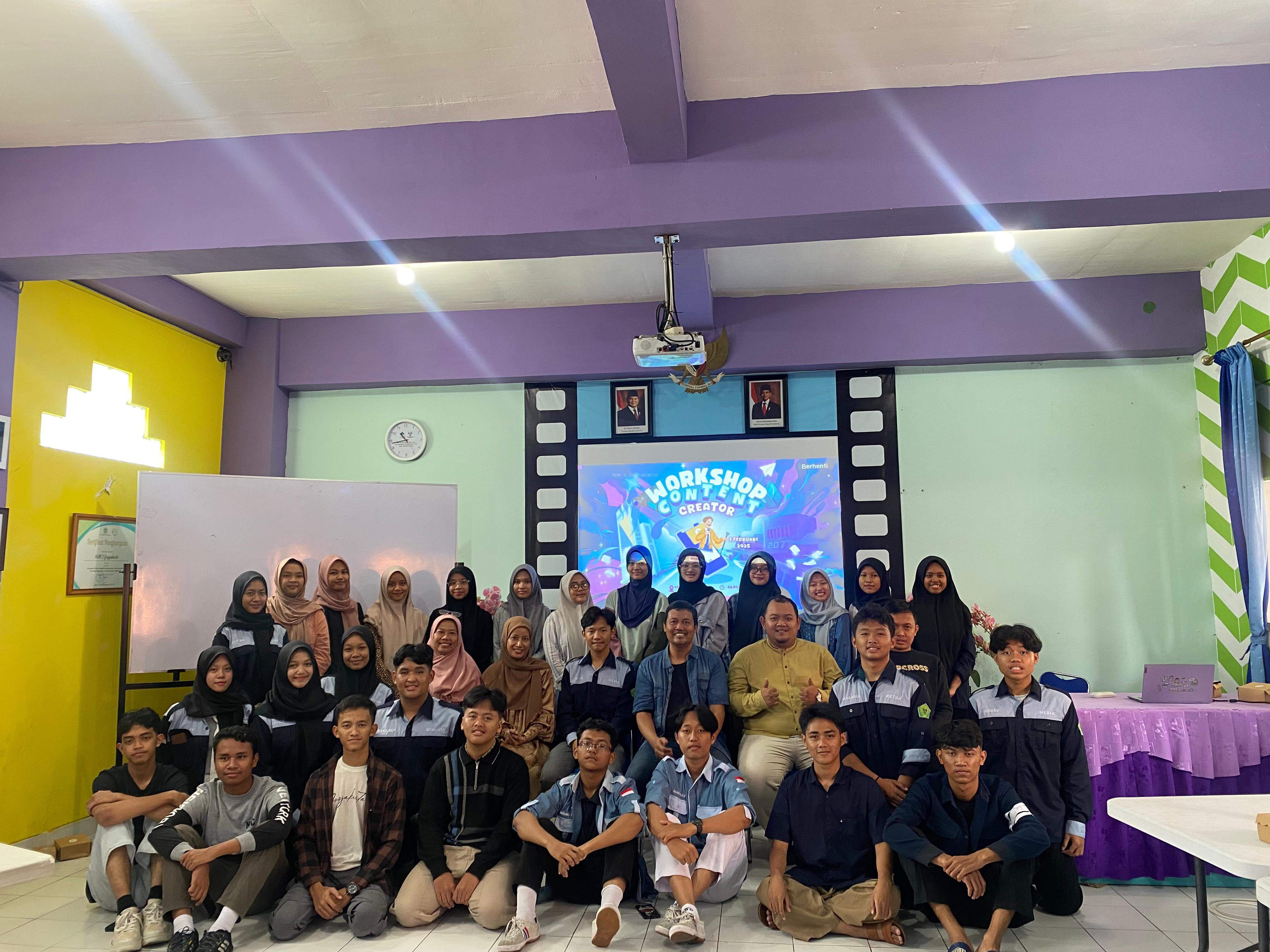 Workshop Content Creator 2025 di MAN 2 Yogyakarta:Kuasai Dunia Digital: Tips dan Trik Menjadi Content Creator Sukses