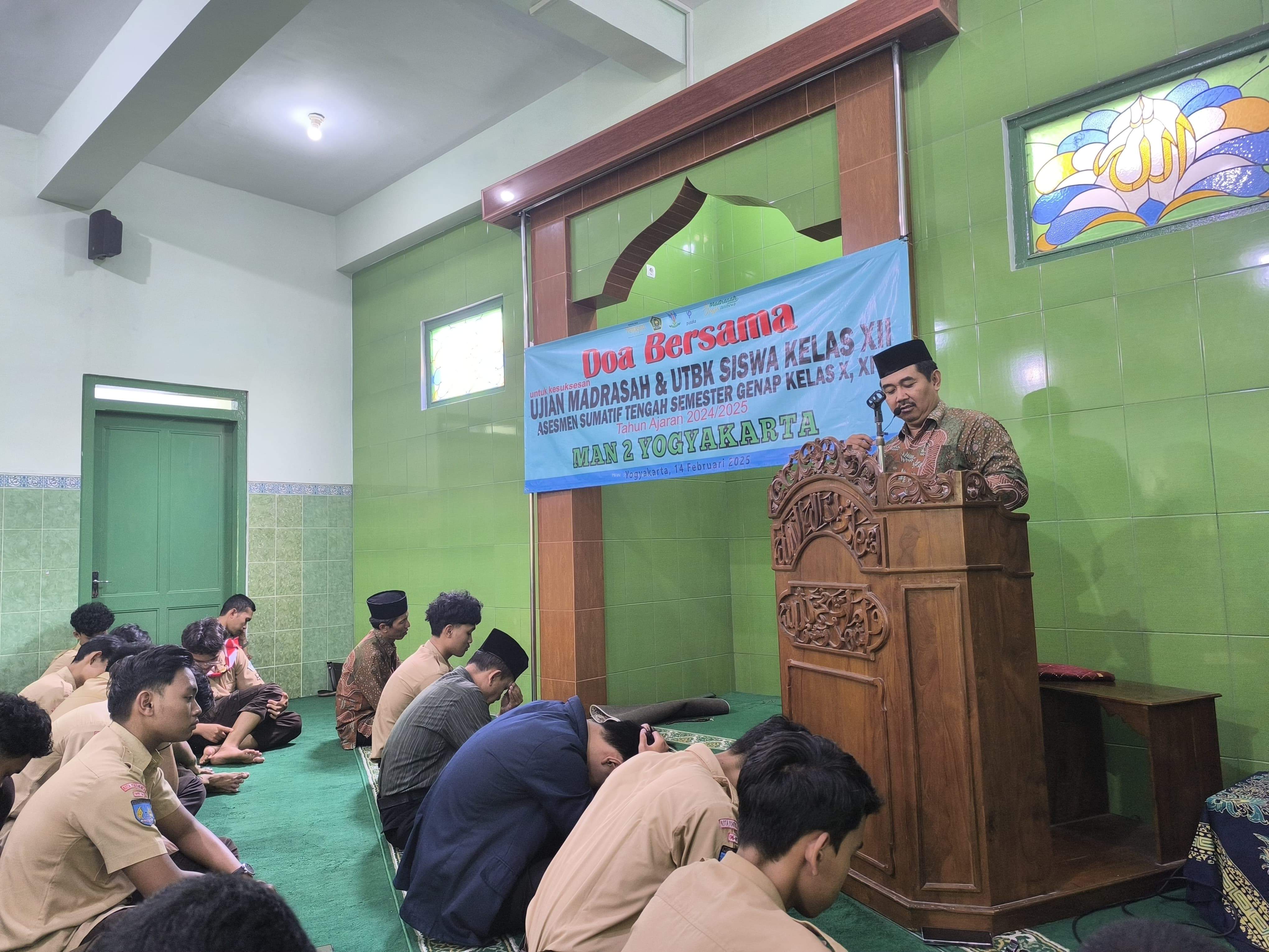 Begitu Teduh, MAN 2 Yogyakarta Adakan Doa Bersama Menjelang Asesmen Madrasah Kelas XII dan Asesmen Tengah Semester Kelas X dan XI