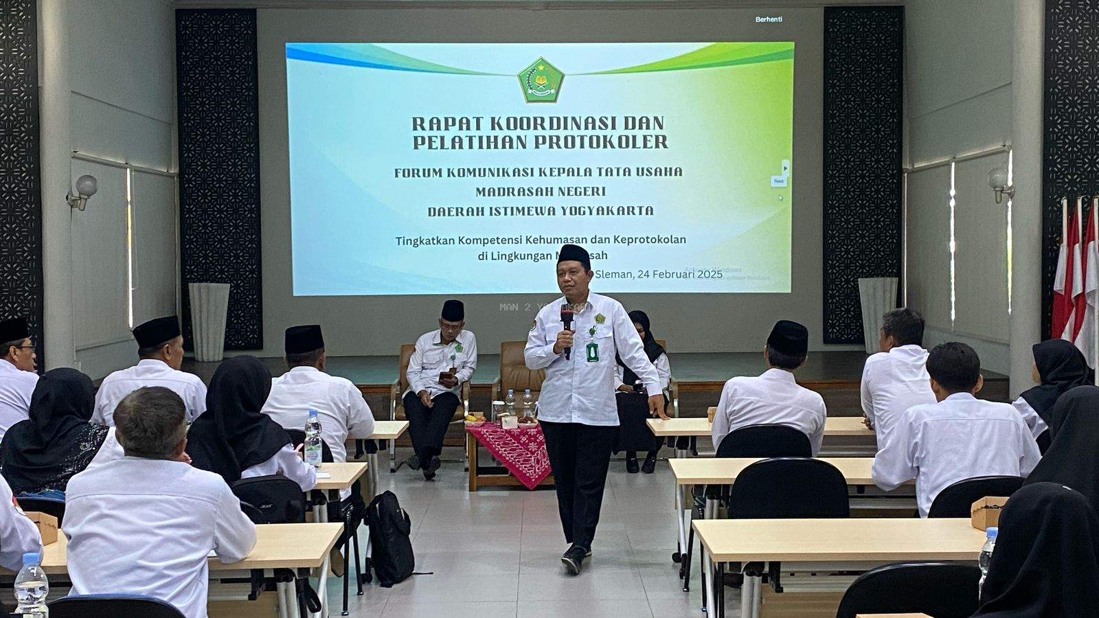 Upgrade Diri, MAN 2 Yogyakarta Ikuti Rapat Koordinasi dan Pelatihan Protokoler Se-DIY