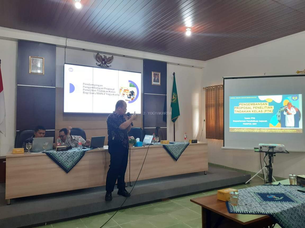 Melejitkan Kompetensi, MAN 2 Yogyakarta Adakan Pelatihan Best Practise Bersama Dosen UNY