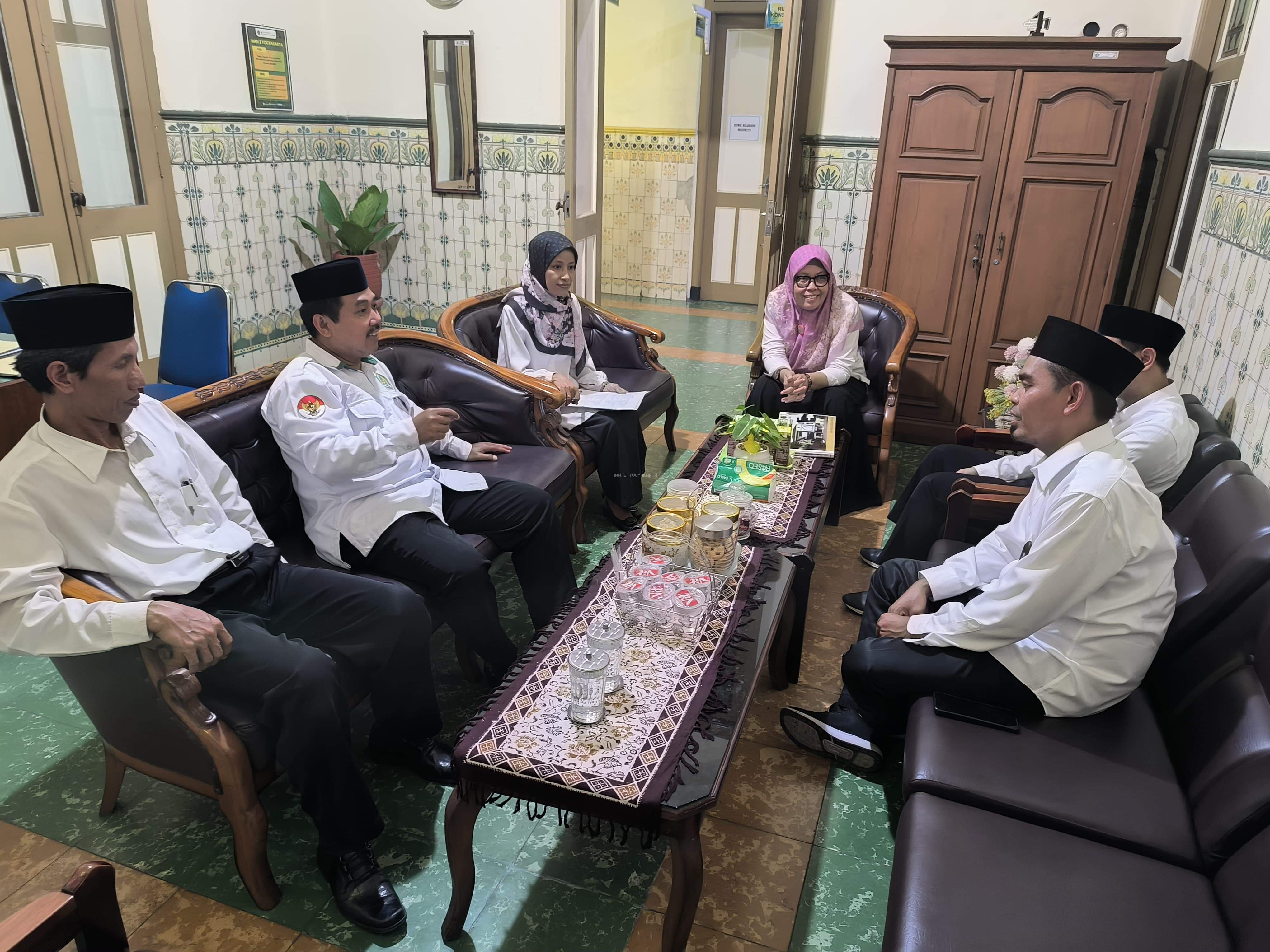 SABDA Ramah, MAN 2 Yogyakarta Terima Kunjungan Silaturrahmi MAN IC Pekalongan