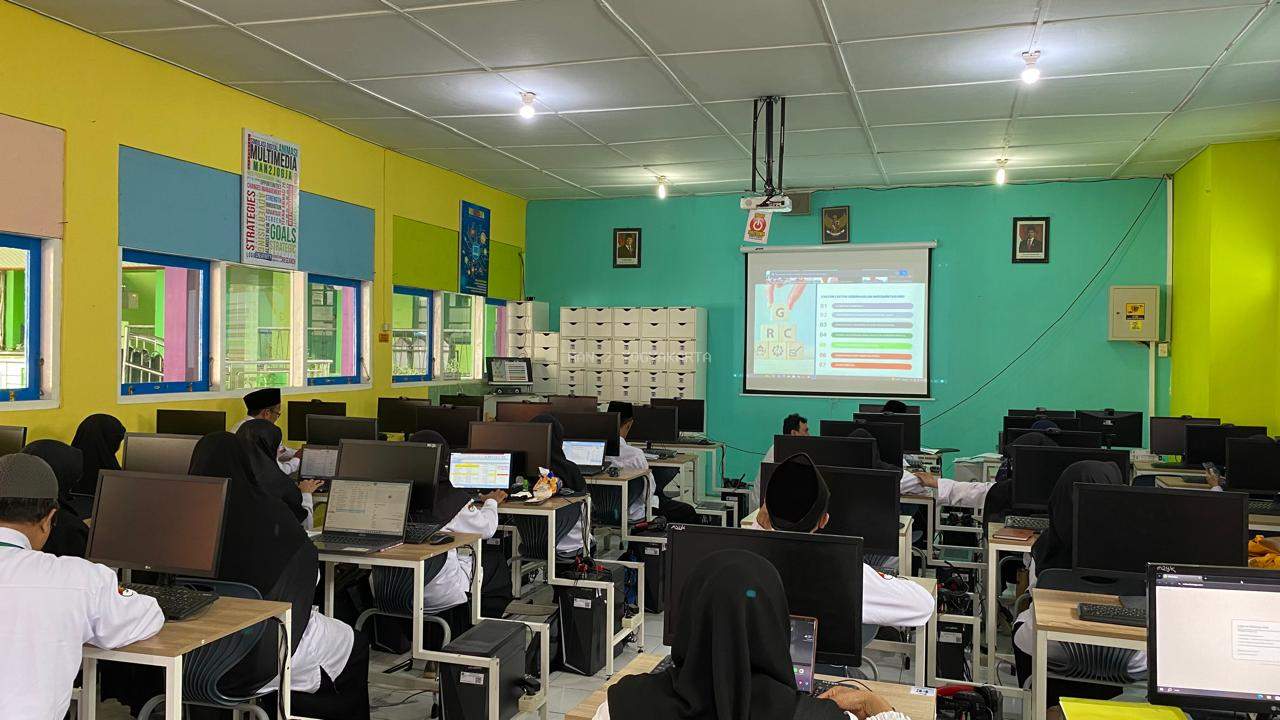 Bangun Integritas, ASN MAN 2 Yogyakarta Ikuti Webinar Nasional Penguatan GRC Oleh Itjen Kemenag RI