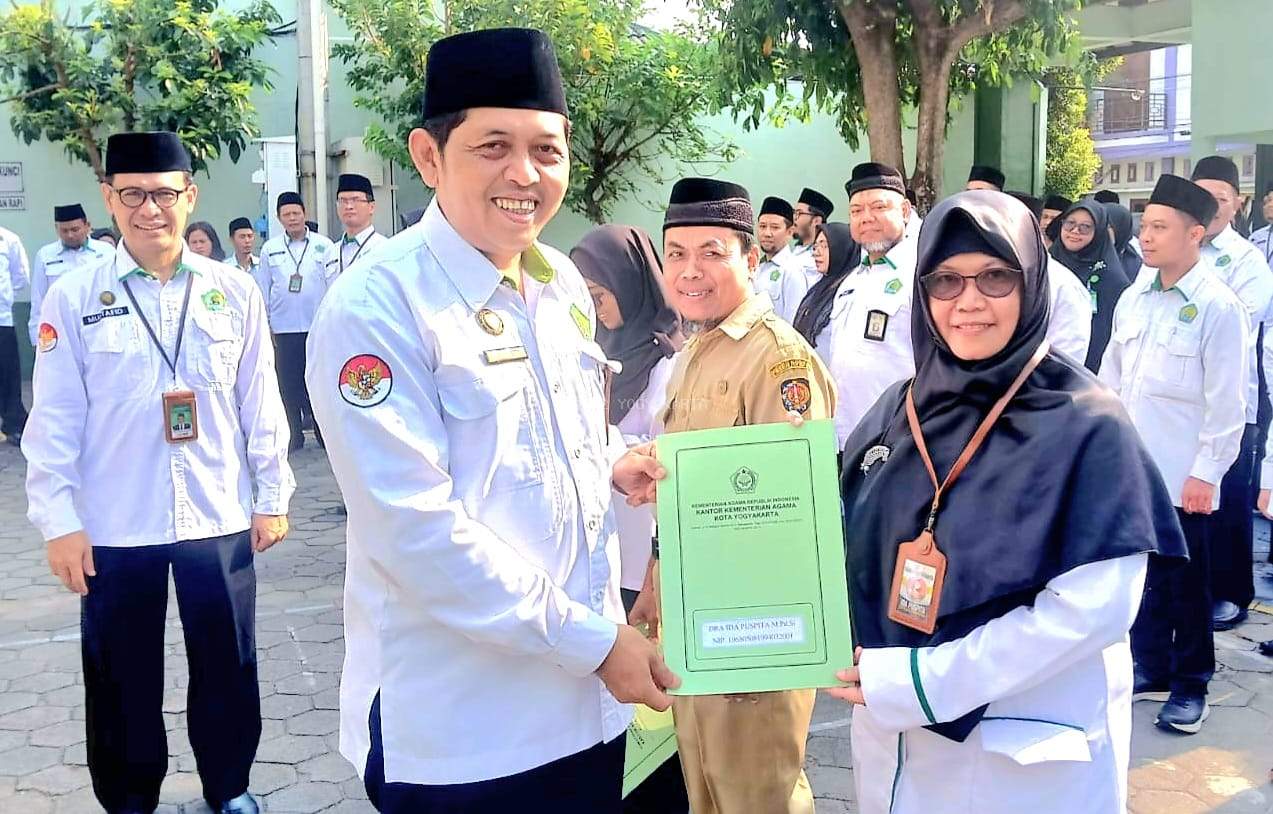Guru MAN 2 Yogyakarta Ida Puspita, Terima SK Kenaikan Pangkat: Syukur Perjuangan Akademik yang Terbayar