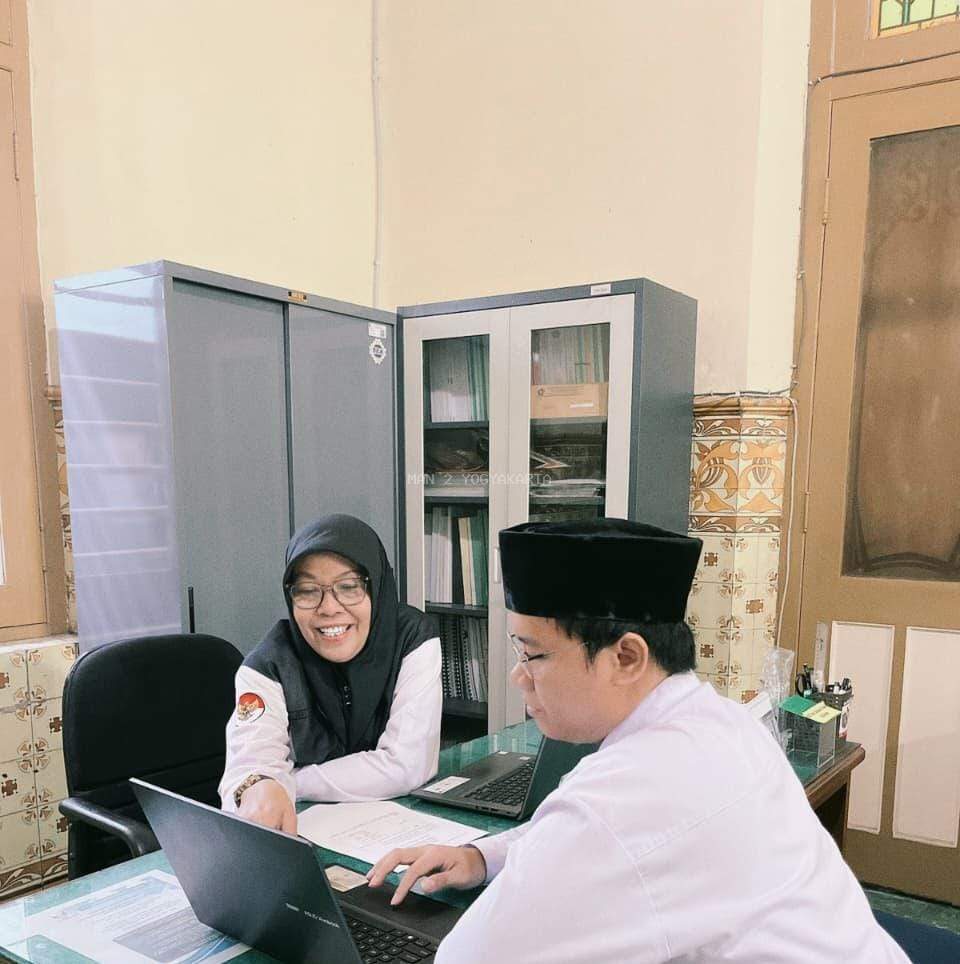 Dukung Aktualisasi Latsar 2025, Kepala TU MAN 2 Yogyakarta Dampingi CPNS Pranata Komputer Melalui Mentoring