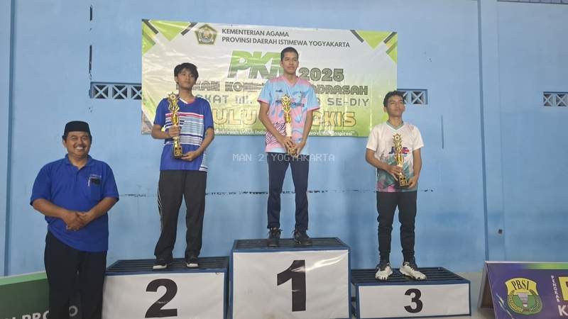 Murid MAN 2 Yogyakarta Zeno Nelvano Arnas Manurung Raih Juara 1 Bulu Tangkis Tunggal Putra PKM Kanwil Kemenag DIY 2025   