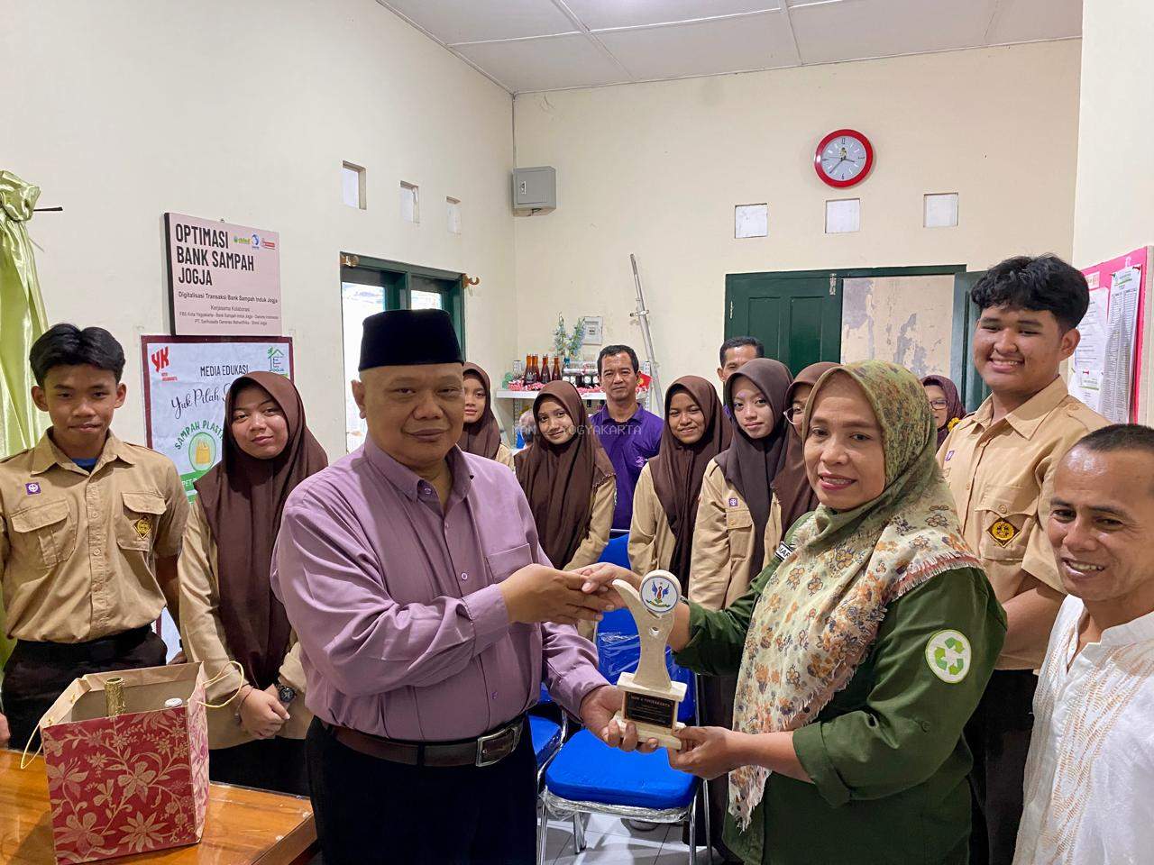 Belajar Langsung Ekonomi Sirkular dari Pengelolaan Sampah