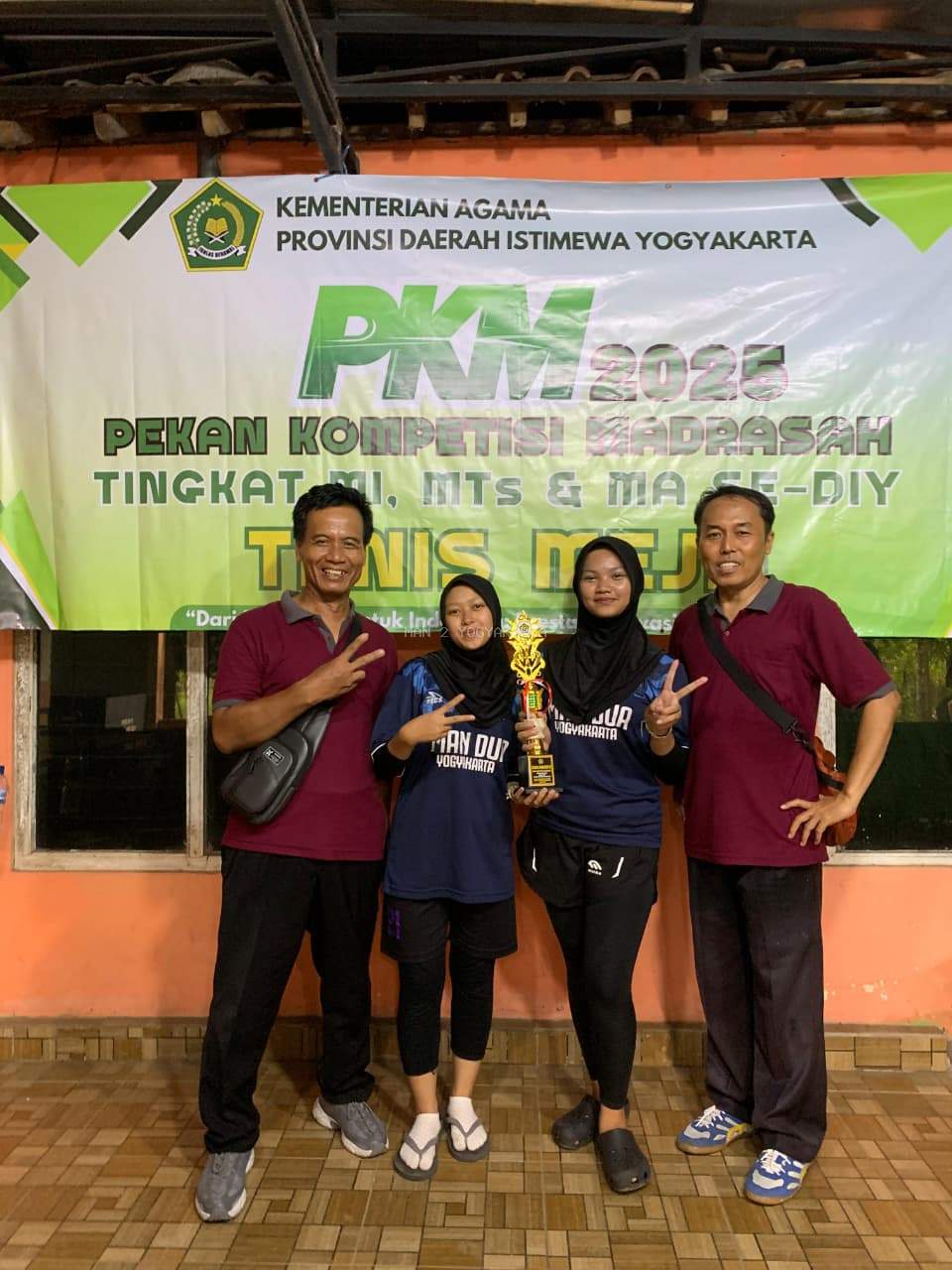 Devi Muslikhatul Kumairo dan Afiah Amimatunnisa Raih Juara Harapan 2 Tenis Meja Ganda Putri PKM Kanwil Kemenag DIY 2025