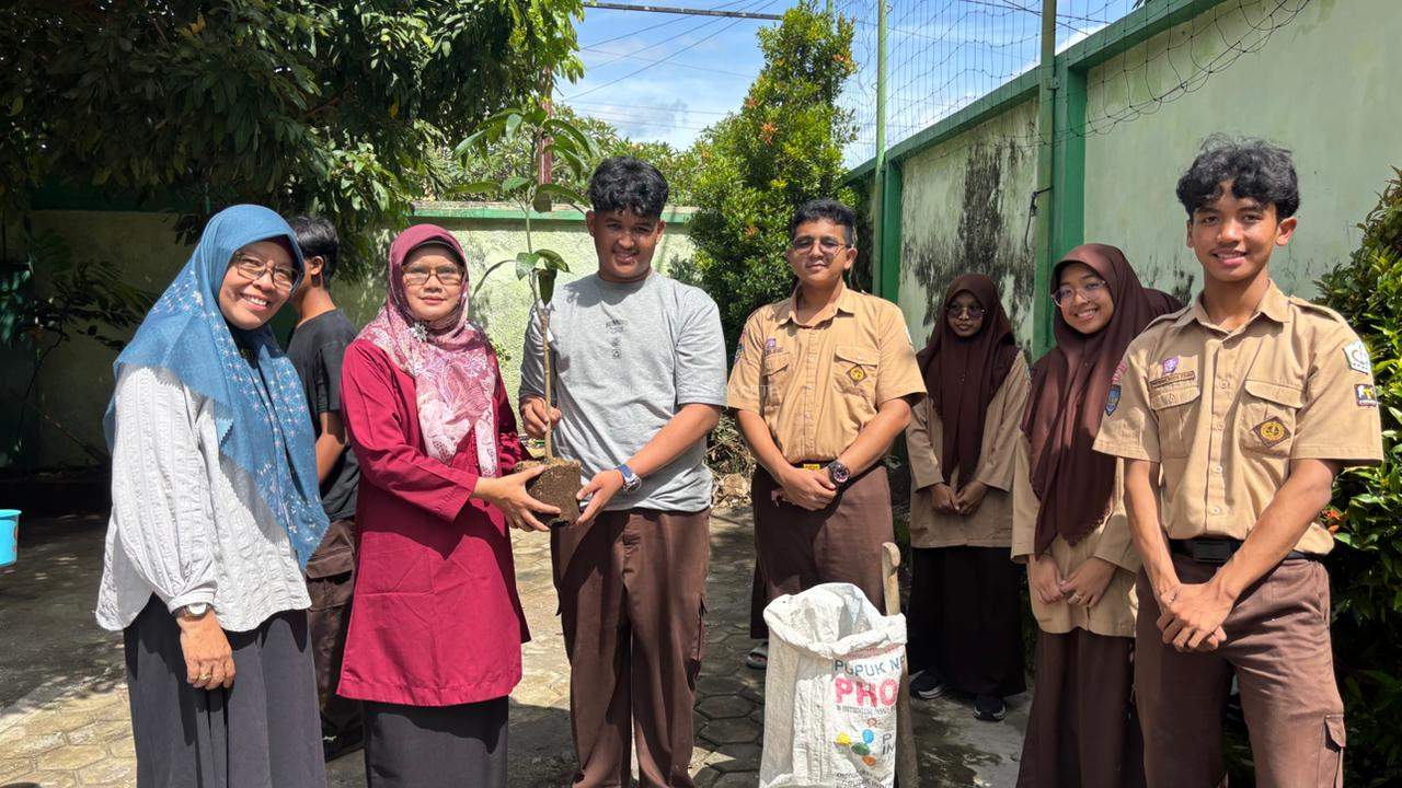 Peringati Hari Menanam Pohon Indonesia 2025, MAN 2 Yogyakarta Tebar Komitmen Rawat Bumi