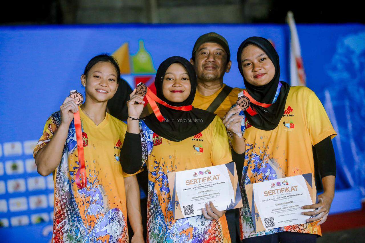 Taqiyya Nur Aziza Sabet Dua Medali Perunggu di Kejurnas Panjat Tebing XIX Semarang