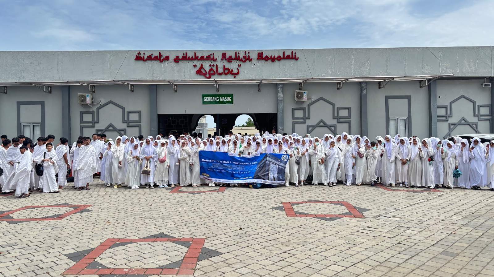 Kuatkan Karakter Islami, MAN 2 Yogyakarta Gelar Manasik Haji Siswa Kelas X di Wisata Religi Qalbu Boyolali