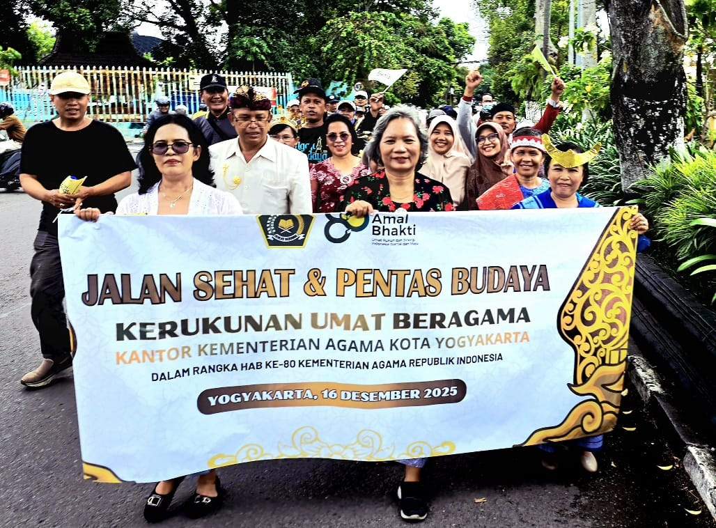 Semangat Sehat dan Rukun, MAN 2 Yogyakarta Ambil Bagian dalam Jalan Sehat HAB ke-80