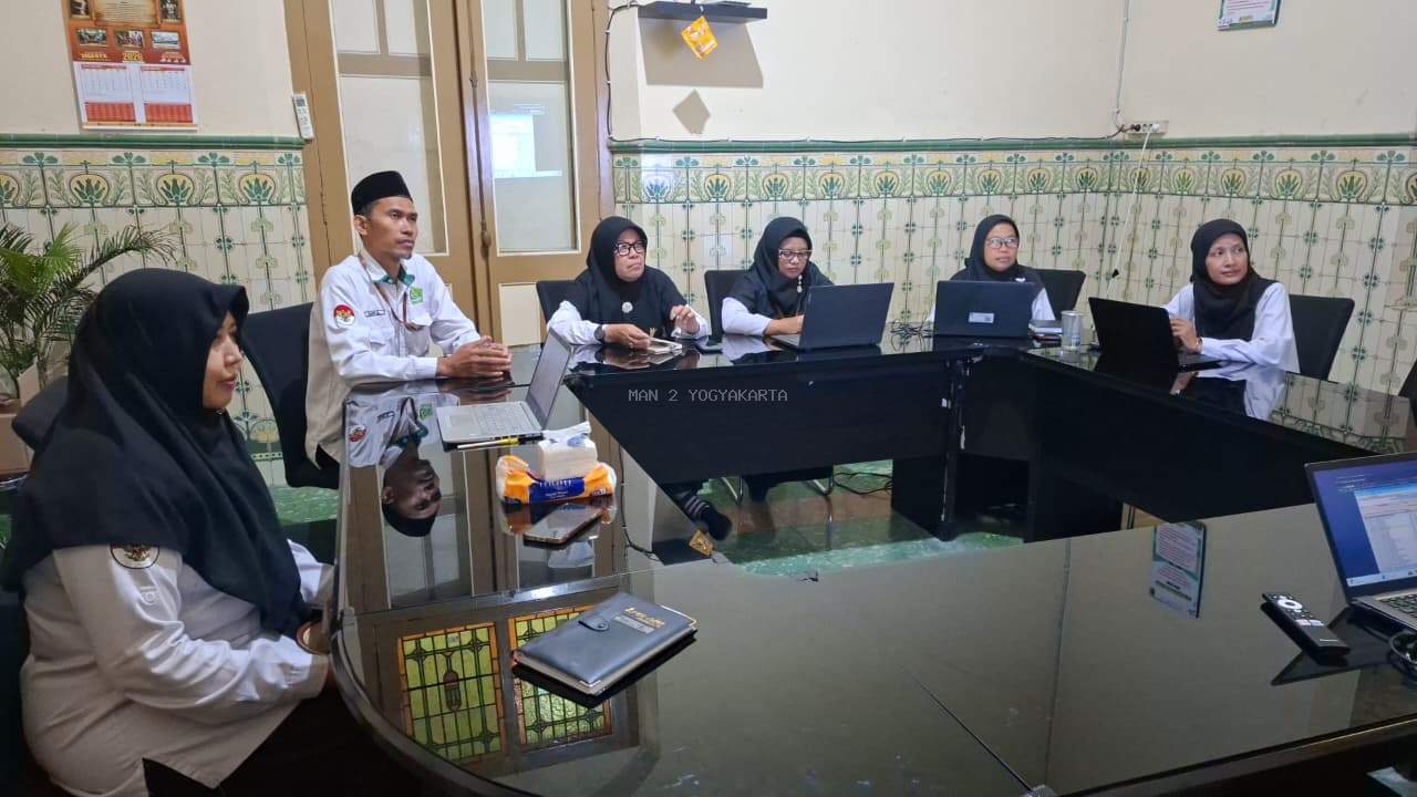 Komitmen Bersama Bangun Zona Integritas, Tim PZI MAN 2 Yogyakarta Ikuti Desk Evaluasi Kanwil Kemenag DIY