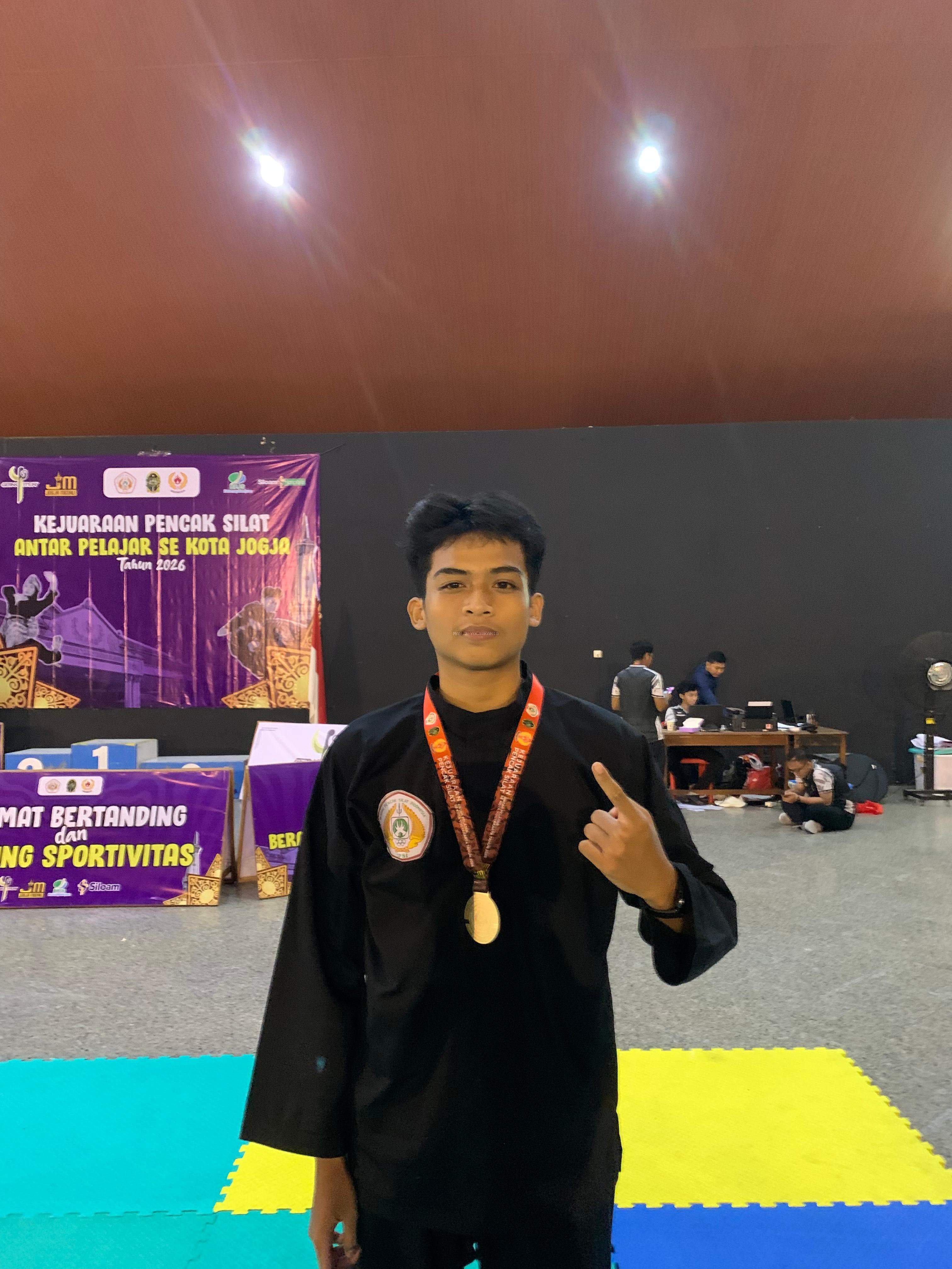 Zulfikar Faizul Azzam Sabet Juara 1 Kejurkot Pencak Silat Kota Yogyakarta: Puncak Prestasi KKO MAN 2 Yogyakarta