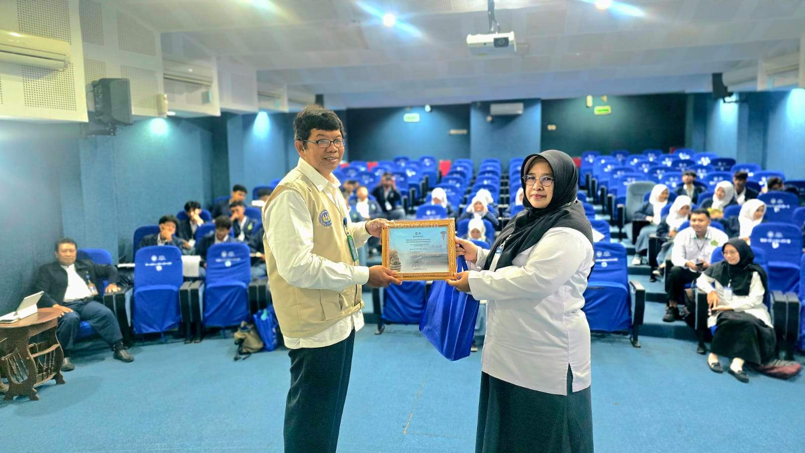 Kepala MPI UNY Prof. Dr. Sujarwo Apresiasi Kunjungan Akademik STARLing MAN 2 Yogyakarta