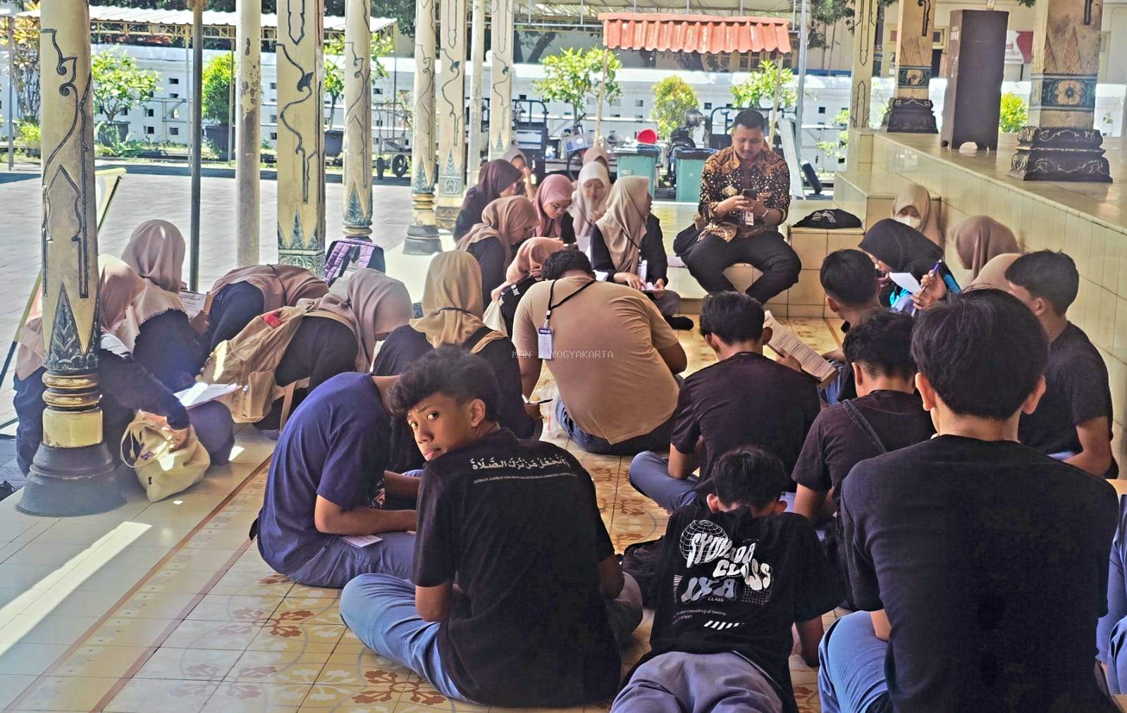 Menelusuri Jejak Islam dan Budaya Jawa: STARLing MAN 2 Yogyakarta Dalami Nilai Sejarah Masjid Gedhe Kauman