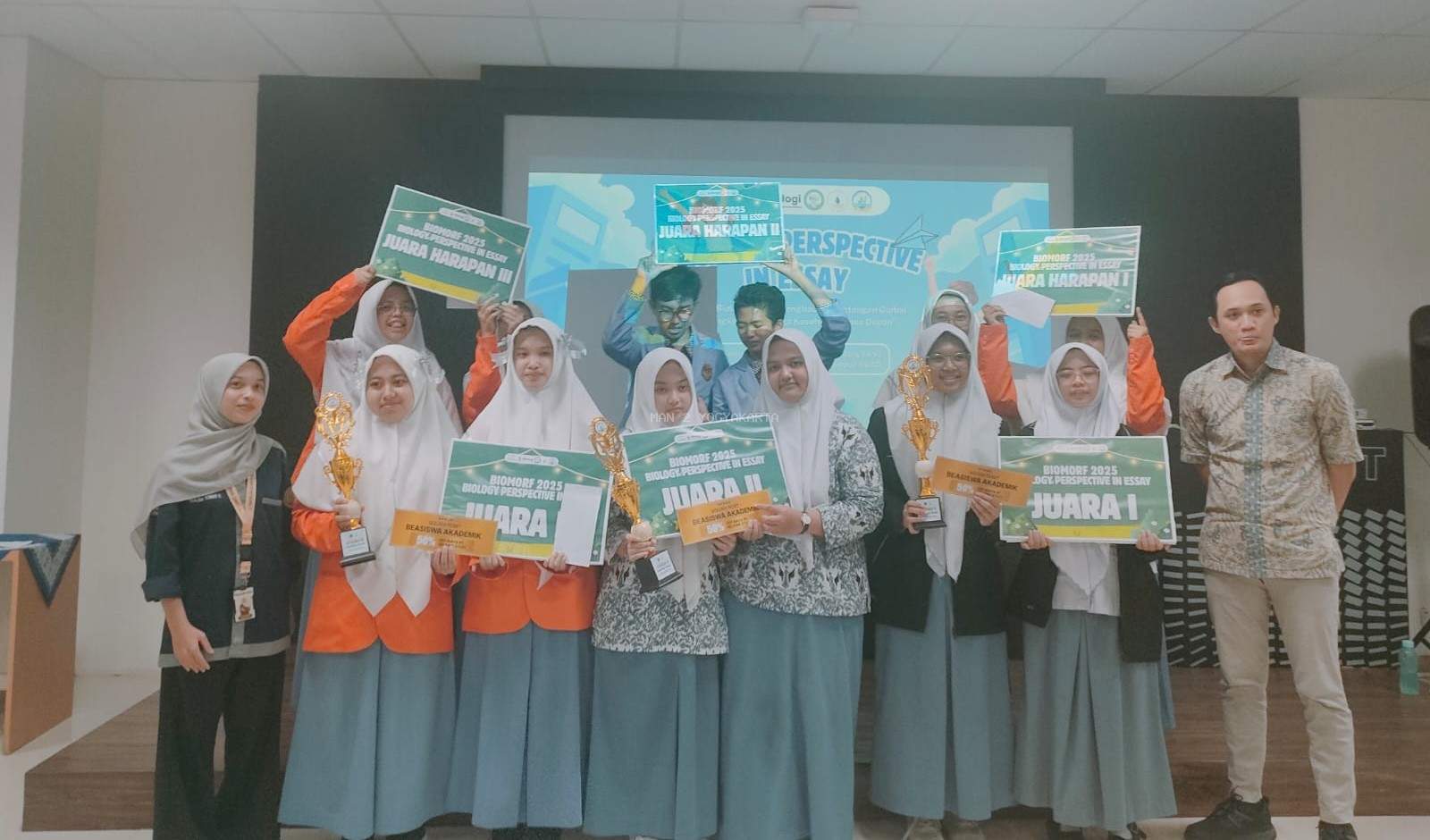 Inovator Muda MAN 2 Yogyakarta Tembus Juara 2 BiOpen UAD Lewat Inovasi Pengolahan Limbah Batik