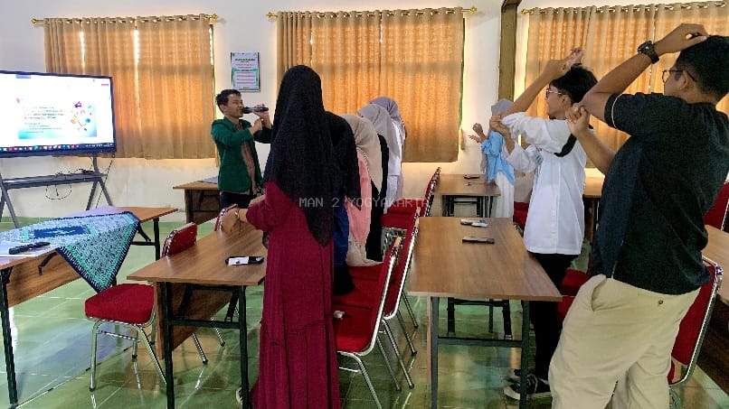 Konseling Kelompok CBT Berbasis Nilai Islam Pertemuan Ke-3 di MAN 2 Yogyakarta