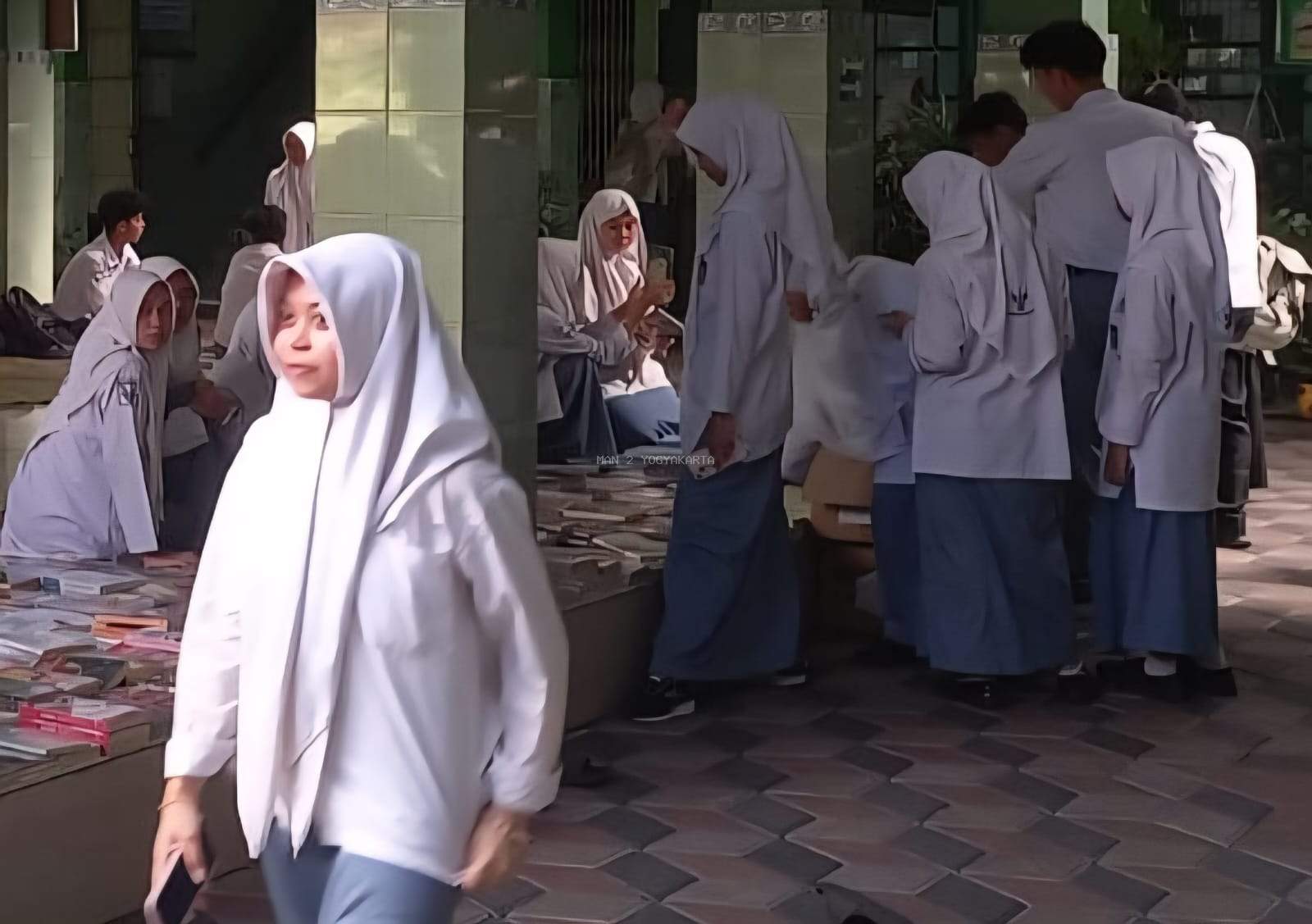 Bazar Buku di Lingkungan Sekitar Masjid, MAN 2 Yogyakarta Bangun Budaya Literasi Sejak Dini