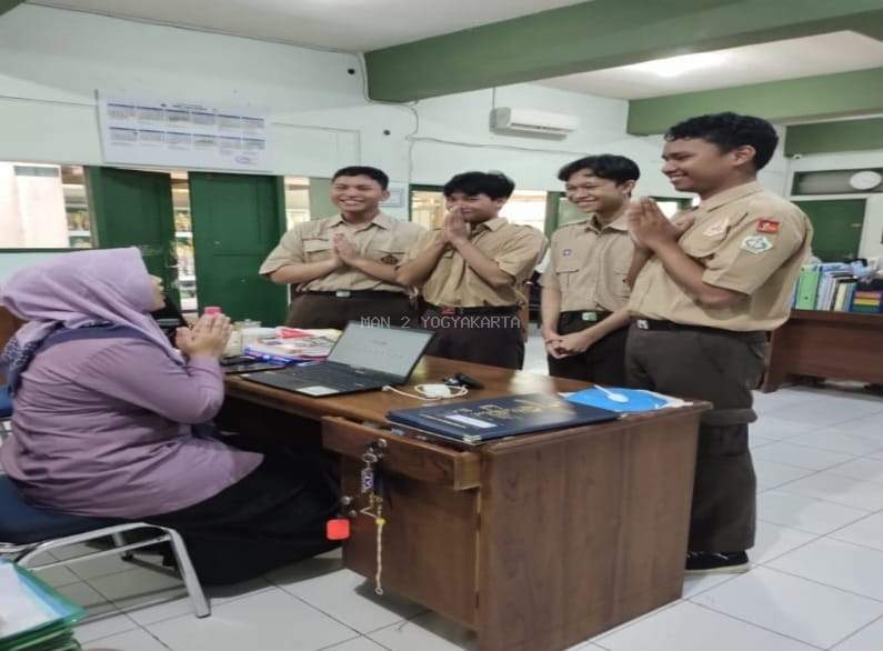 Detik-Detik Mengharukan: Siswa Kelas XII MAN 2 Yogyakarta Minta Doa Restu Jelang SNBT