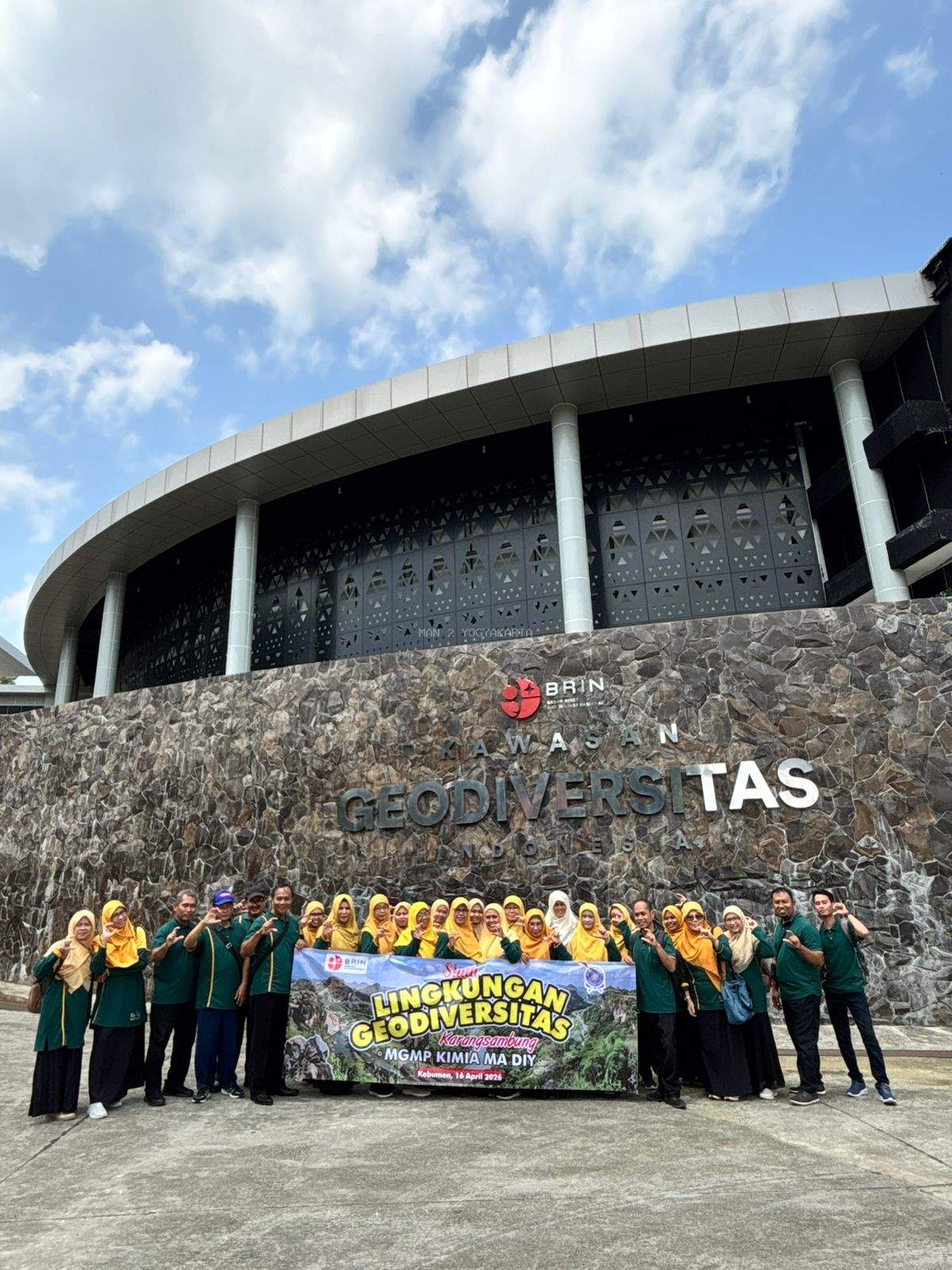 MGMP KIMIA  PROPINSI DIY STUDI LAPANGAN KE BRIN  GEODIVERSITY KARANG SAMBUNG KEBUMEN
