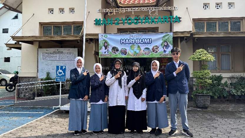 Siswa MAN 2 Yogyakarta Torehkan Prestasi Nasional di Lomba Esai FORCEMY