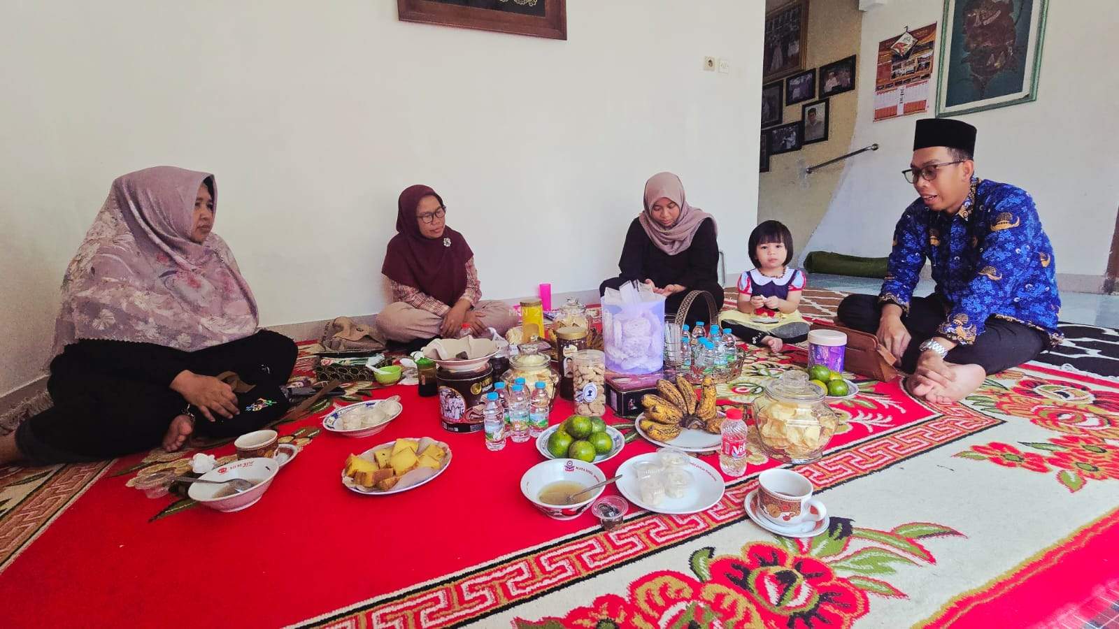 Hangat dalam Silaturahmi, Tim Humas MAN 2 Yogyakarta Antar Doa untuk Sahabat yang Menuju Tanah Suci