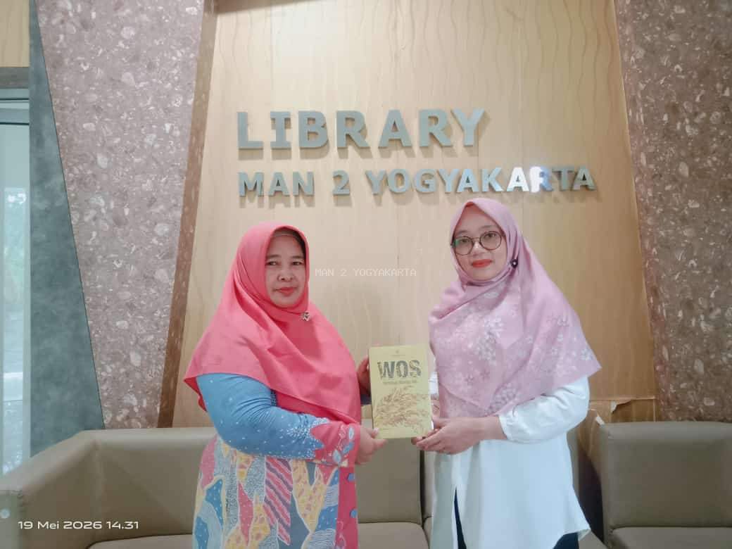  Sri Marlina S.Pd, M.A Hibah Buku ke Perpustakaan MAN 2 Yogyakarta 