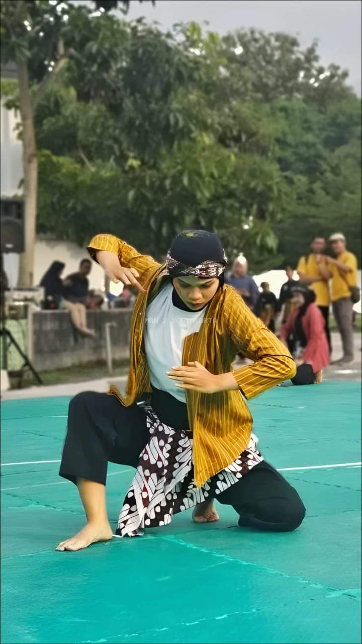 Siswa MAN 2 Yogyakarta Tampilkan Pencak Silat di Hadapan Wamen Dikdasmen pada Apresiasi Pendidikan Jogja 2026