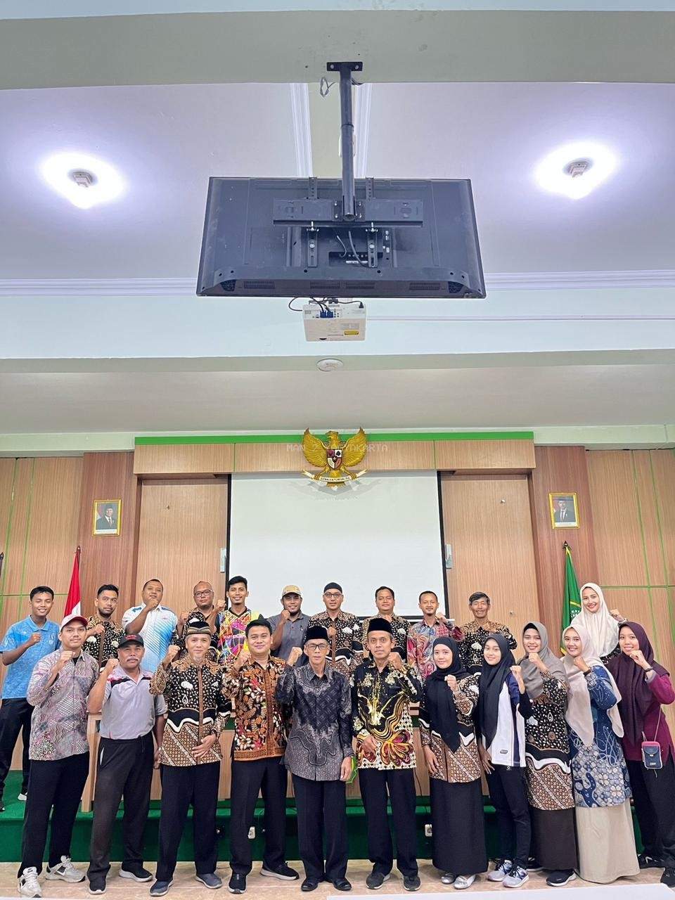 MGMP PJOK MA DIY Resmi Memasuki Babak Baru melalui Serah Terima SK Kepengurusan