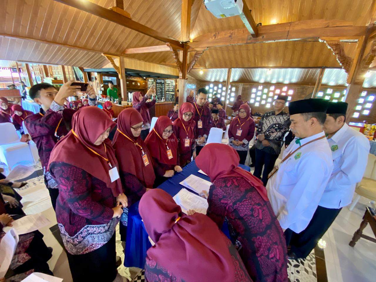 Kontrak Prestasi Teguhkan Komitmen MAN 2 Yogyakarta Wujudkan Madrasah Maju, Bermutu, dan Mendunia