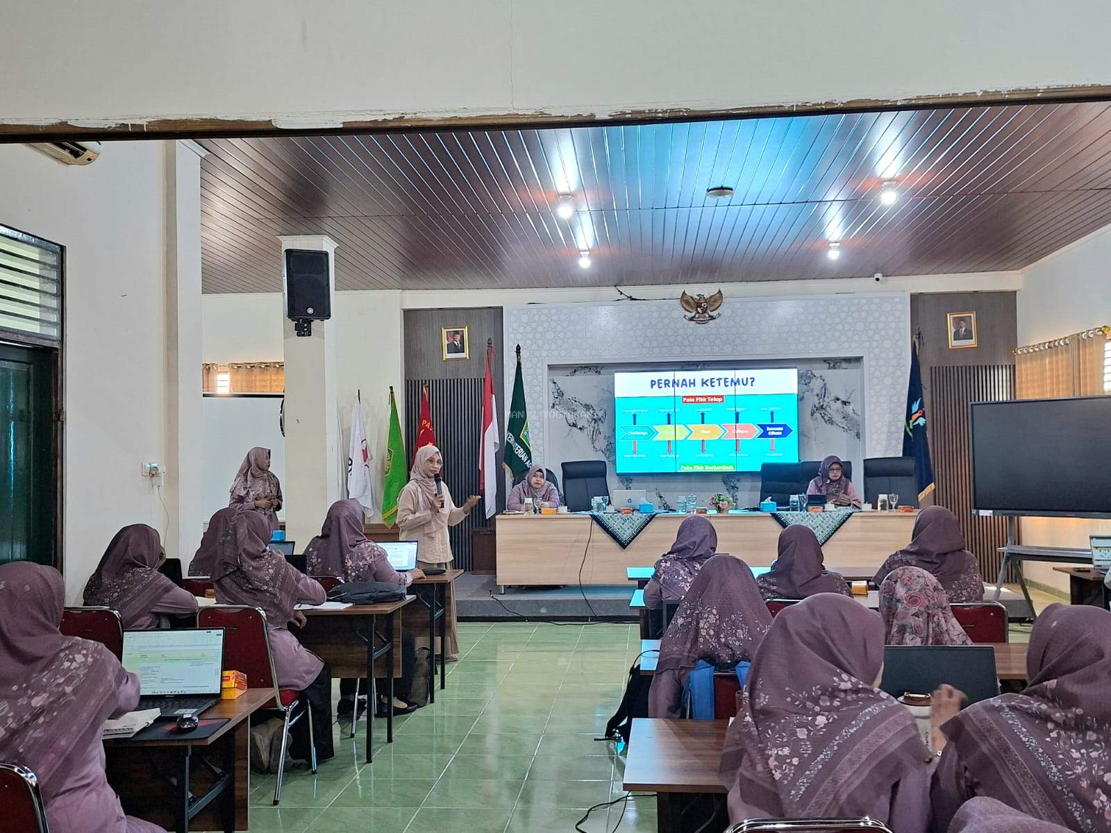 Guru Titik Awal KBC: MAN 2 Yogyakarta Adakan Workshop Implementasi Pembelajaran yang Menggerakkan Budaya Madrasah