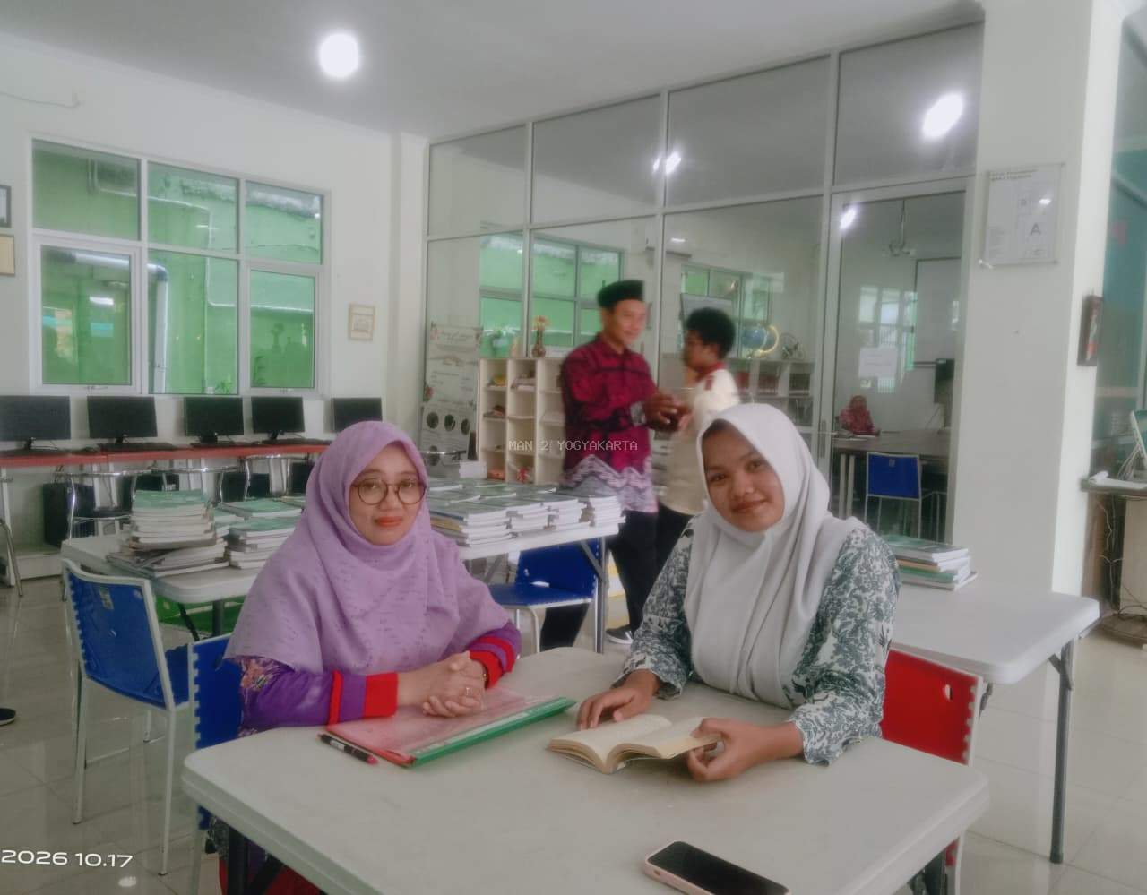 Devi Muslikhatul Khumaira Bagikan Inspirasi Melalui Program Baca Balik Cerita di Perpustakaan MAN 2 Yogyakarta