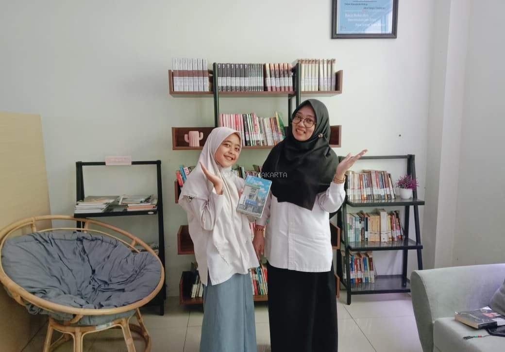Lewat Literasi Baca Balik Cerita, Farras Hasna Khairunisa Temukan Makna Kreativitas dari Kisah Toko Buku Kobayashi