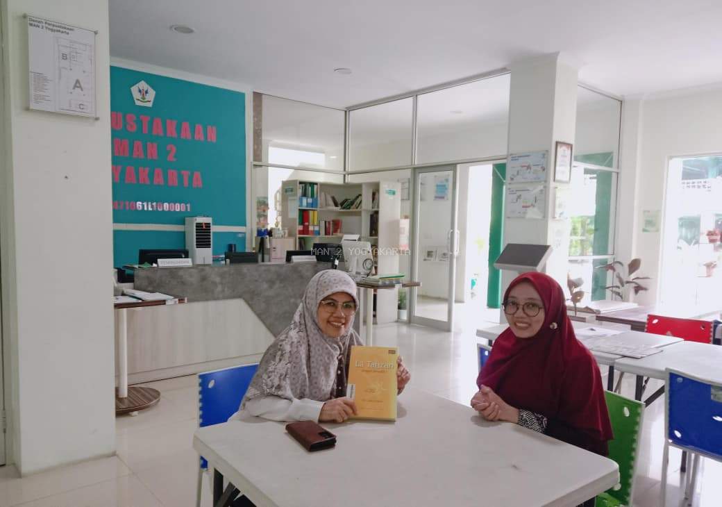 Alfi Rahmi S.Pd Guru Matematika MAN 2 Yogyakarta Bagikan Inspirasi melalui La Tahzan, Jangan Bersedih di Perpustakaan MAN 2 Yogyakarta 