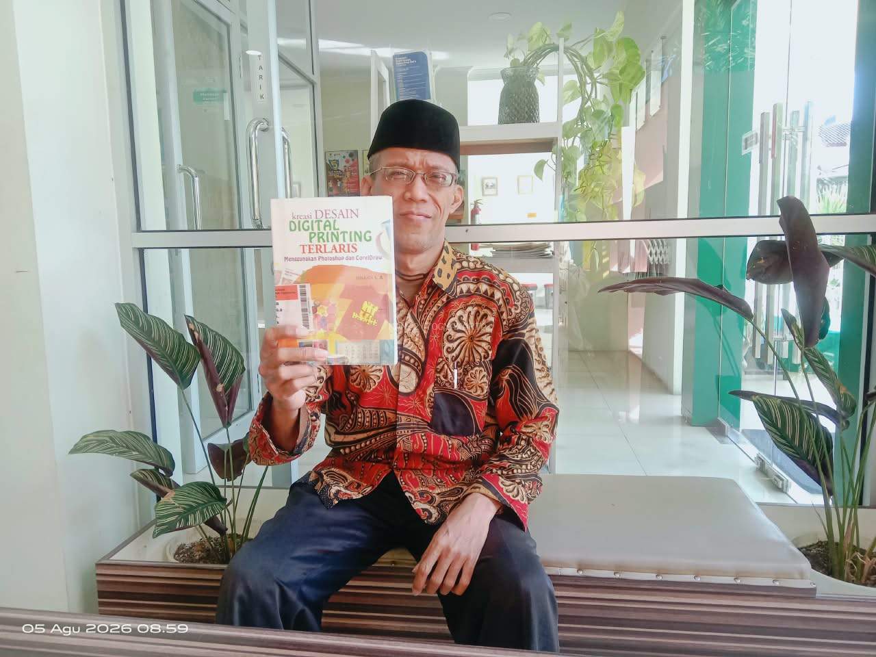 Surya Triana Suprihatin S.Pd Guru MAN 2 Yogyakarta Menjadi Guru Aktif Literasi